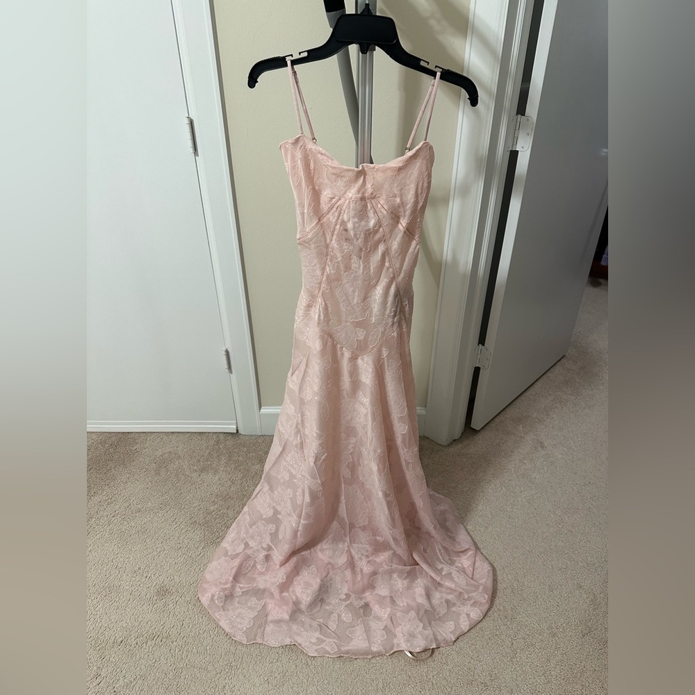 HOUSE OF CB ‘Seren’ Soft Pink Floral Lace Back Maxi Dress - Picture 4 of 7